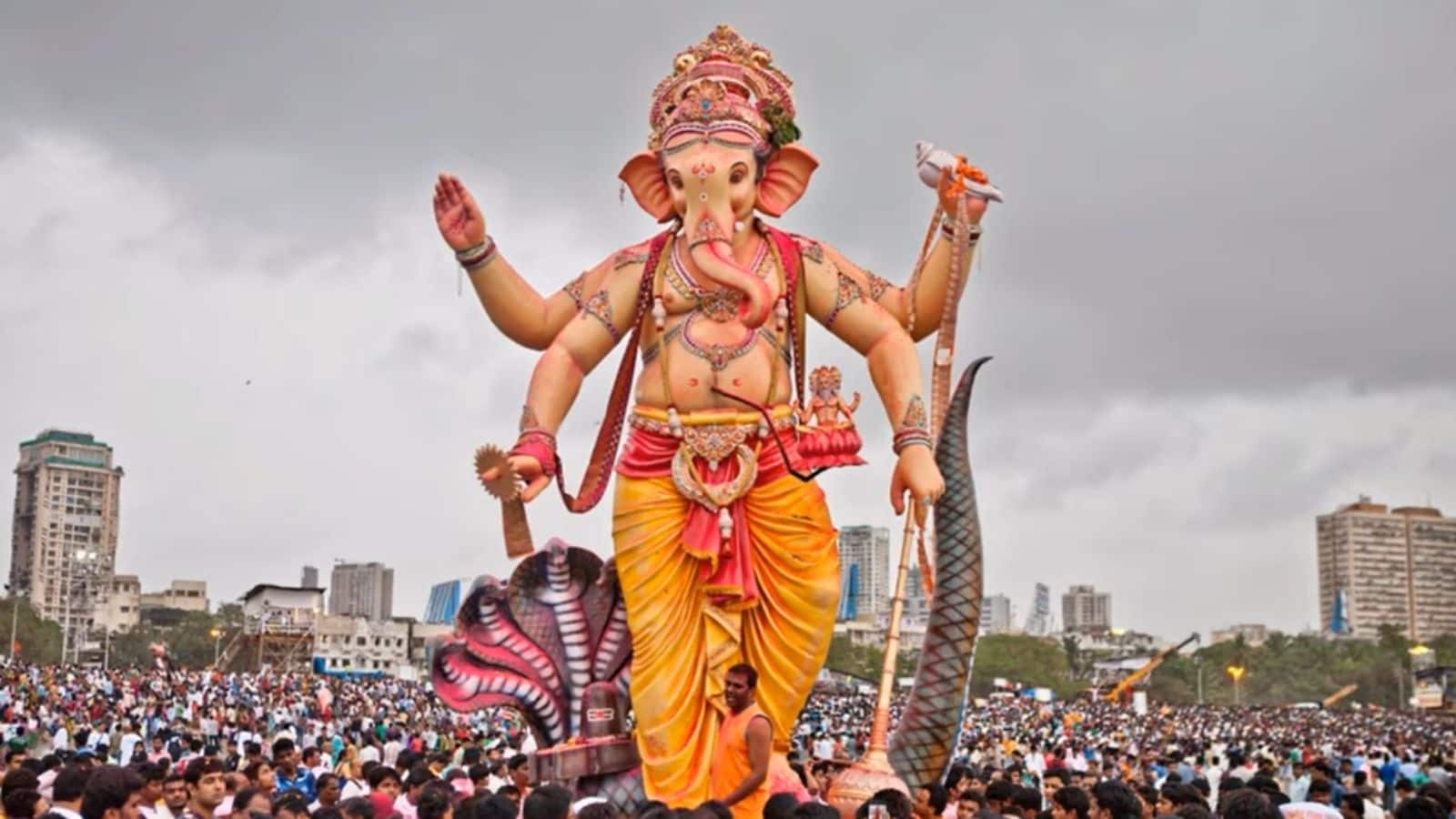Ganesh Chaturthi 2025: इन 7 गानों के बिना फीका लगेगा बप्पा का आगमन