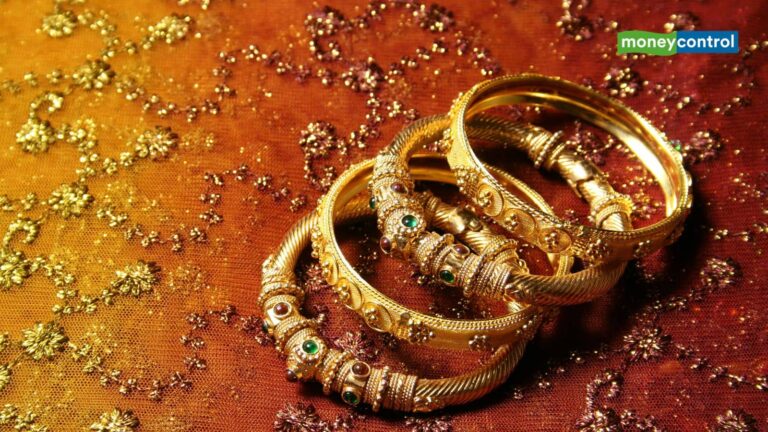 Gold Rate Today: एक लाख के करीब आया सोना, लगातार आ रही है गोल्ड में गिरावट, जानें कारण