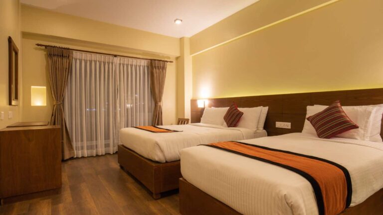 Hotel Booking Tips: छुट्टियों का मजा बर्बाद कर सकते हैं ये कमरे, जानिए क्यों इन्हें बिल्कुल न बुक करें!