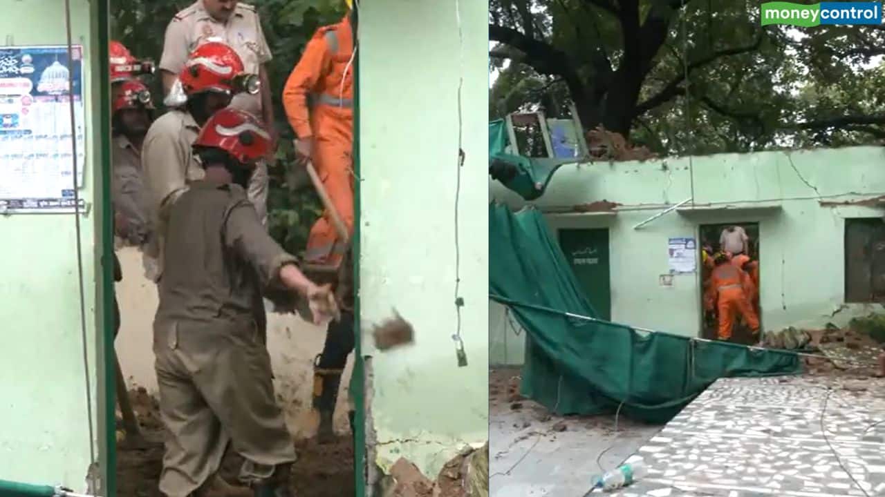 Delhi News: राजधानी दिल्ली में बड़ा हादसा, हुमायूं के मकबरे के पास दीवार ढही, कई लोग दबे