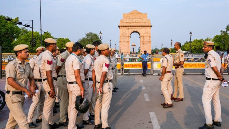 16 अगस्त तक दिल्ली पुलिस ने बढ़ाई सख्ती, इन चीजों पर लगा बैन, जानें क्या है नया आदेश