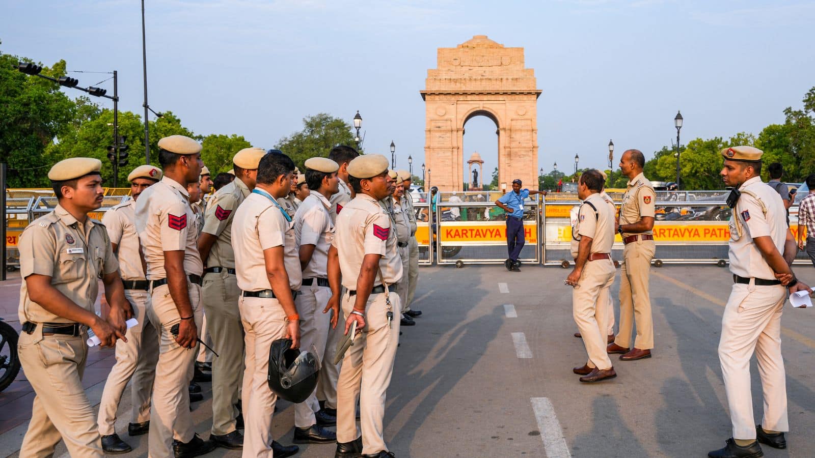 16 अगस्त तक दिल्ली पुलिस ने बढ़ाई सख्ती, इन चीजों पर लगा बैन, जानें क्या है नया आदेश
