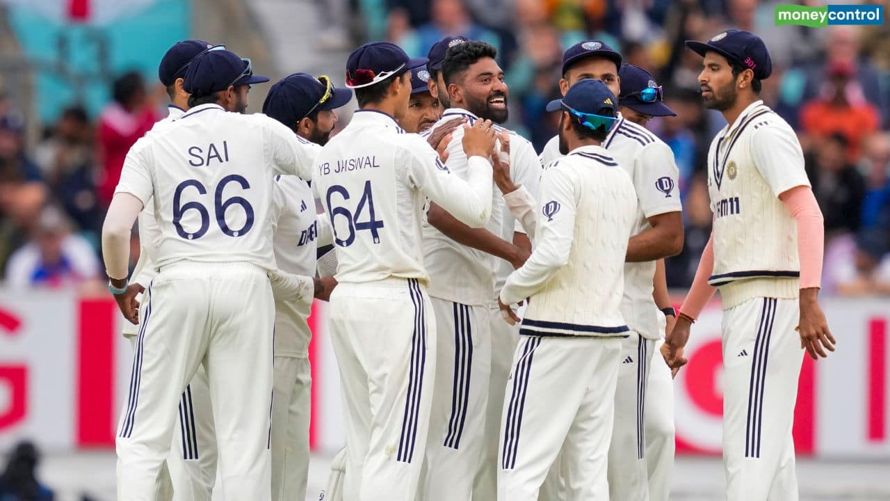 IND vs ENG: ध्रुव जुरेल से मिस हुआ रन आउट तो गिल से भिड़ गए सिराज! कप्तान ने शेयर किया मजेदार किस्सा