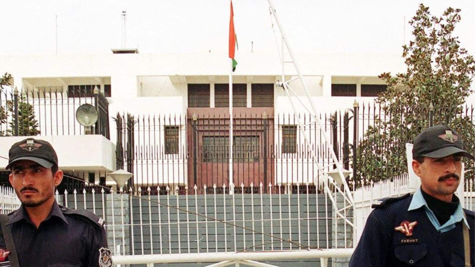 ऑपरेशन सिंदूर में पिटे पाकिस्तान की नीच हरकत, भारतीय राजनयिकों की पानी और गैस सप्लाई रोकी, अखबार भी कर दिए बंद!