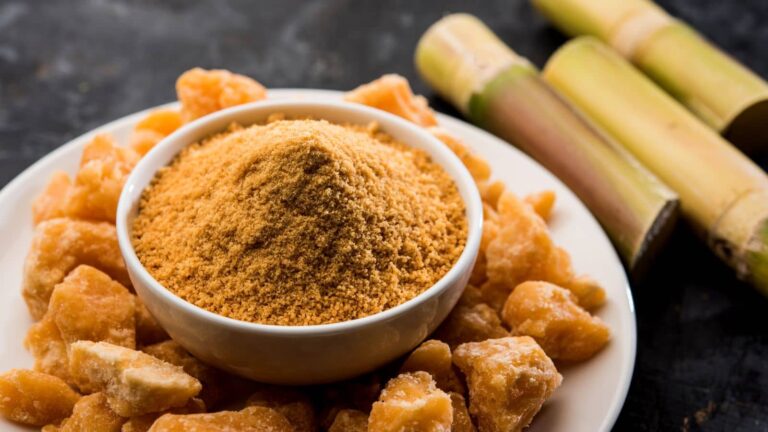 Jaggery: खाने के बाद गुड़ खाना क्यों है सेहत का रामबाण? जानिए चौंकाने वाले फायदे!