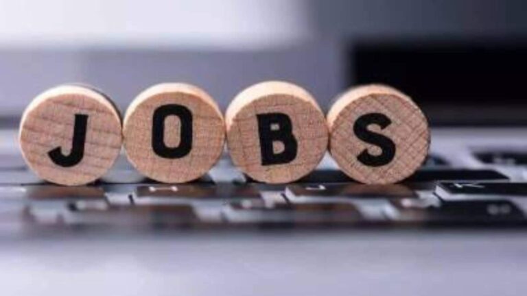 Indian Navy Recruitment 2025: 1 लाख से ज्यादा सैलरी और कई सुविधाएं! इंडियन नेवी में नौकरी पाने का सुनहरा मौका