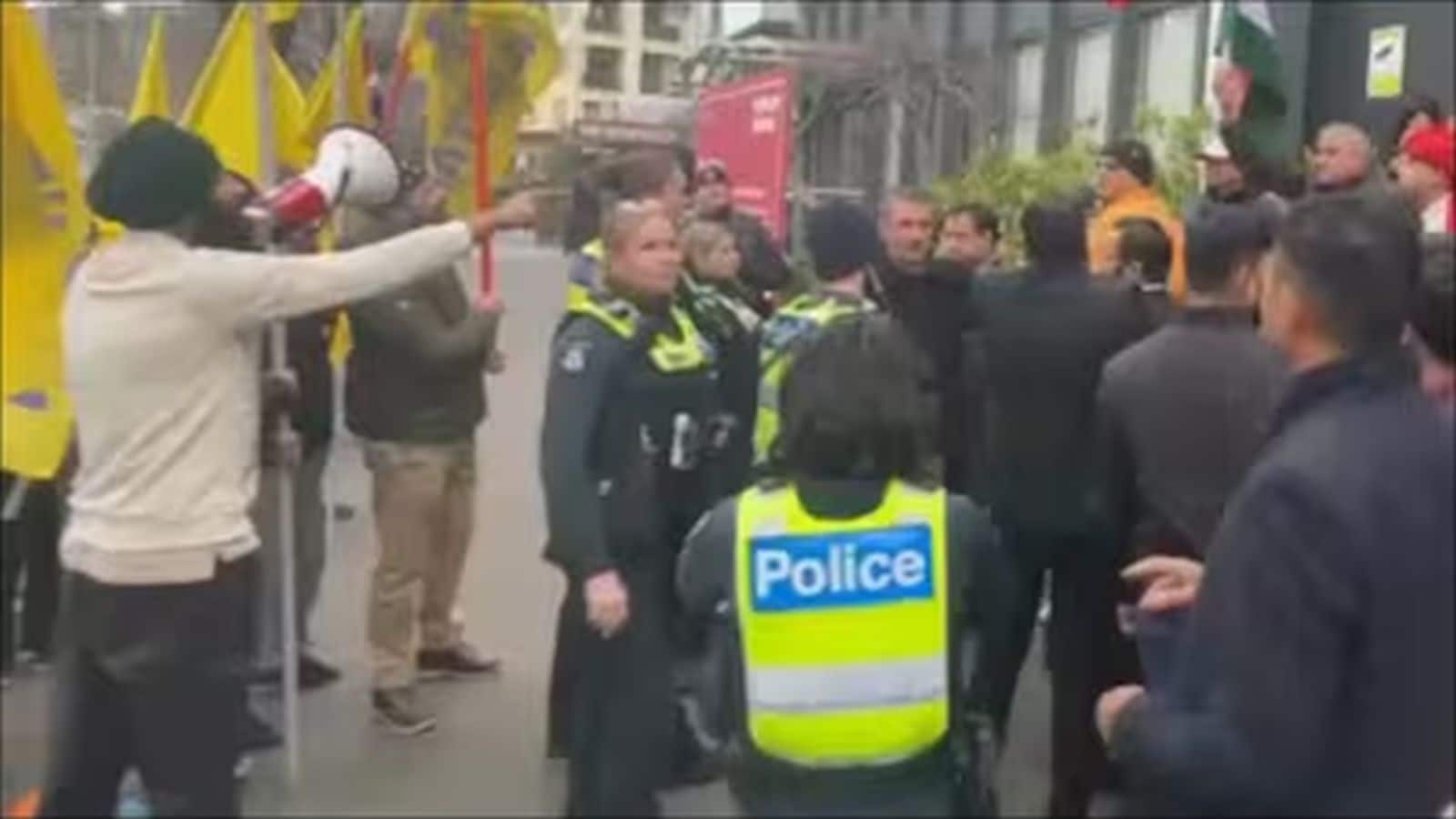 खालिस्तानी गुंडों ने ऑस्ट्रेलिया के मेलबर्न में मचाया उत्पाद, भारतीय स्वतंत्रता दिवस समारोह में किया हंगामा