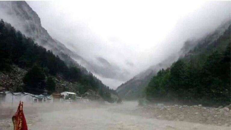 जम्मू-कश्मीर के किश्तवाड़ में बादल फटा, 12 लोगों की मौत की आशंका, बह गया लंगर शेड