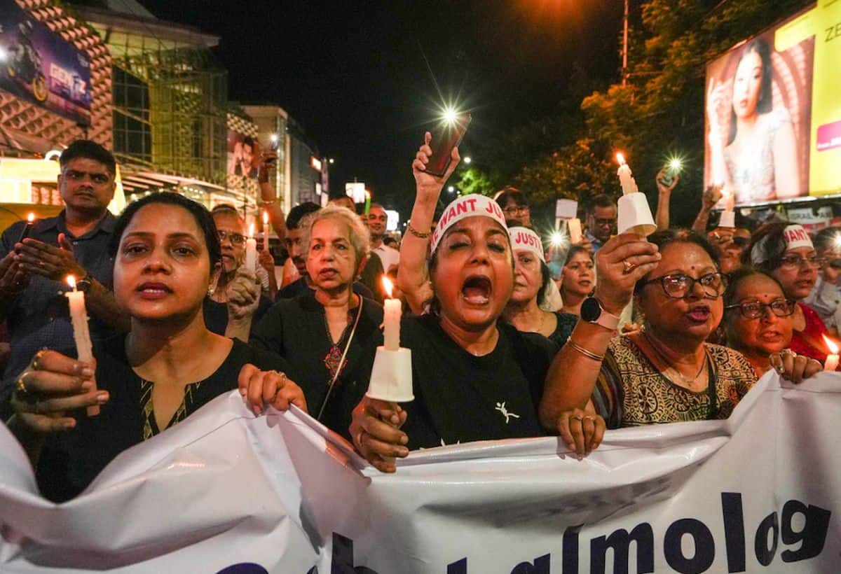 RG Kar केस के एक साल होने पर कोलकाता में भारी बवाल, सड़क पर उतरे लोग, पीड़िता के माता-पिता घायल