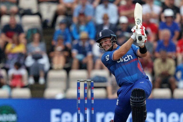 जिससे थर थर कांपते हैं बल्लेबाज, उसके खिलाफ टी20 में ठोक डाले 200 रन