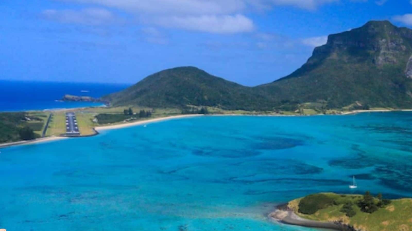 इस देश में है दुनिया का सबसे खूबसूरत रनवे, प्लेन के लैंड होते ही दिखता है समुद्र का शानदार नजारा