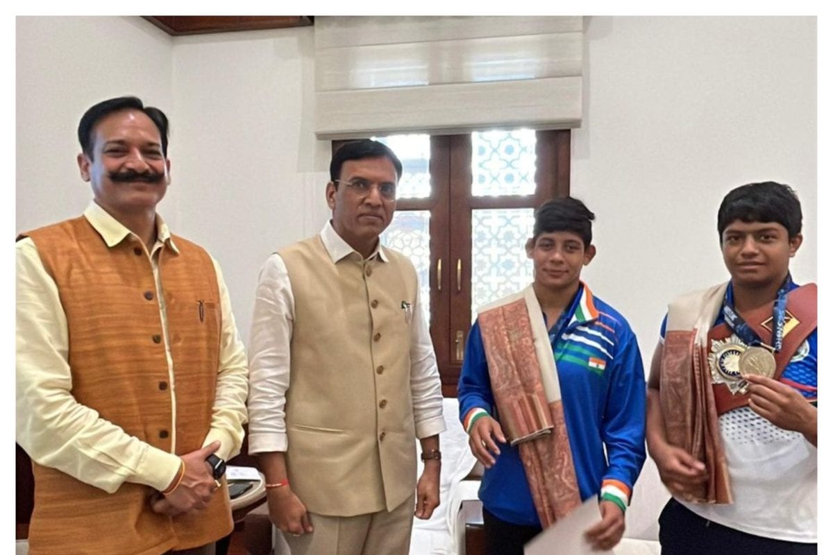 राजस्थान की बेटियों ने कुश्ती चैंपियनशिप में जीते पदक, संसद में भव्य स्वागत