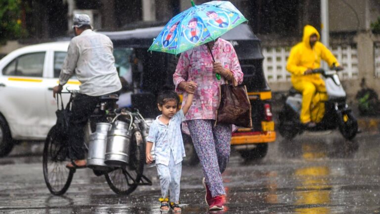 Mumbai Weather: मुंबई वालों को आज उमसभरी गर्मी से मिलेगी राहत? घर से बाहर निकलने से पहले पढ़े वेदर रिपोर्ट