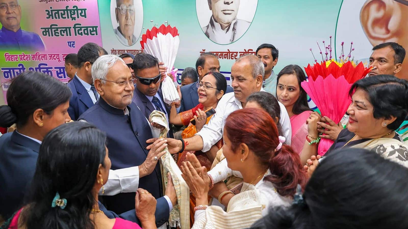 Raksha Bandhan 2025: रक्षाबंधन पर नीतीश सरकार का महिलाओं को तोहफा, बसों में फ्री में सफर करेंगी बहनें