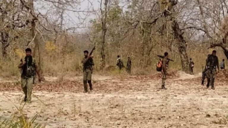 Bijapur IED Blast: छत्तीसगढ़ के बीजापुर में नक्सली IED विस्फोट में एक जवान शहीद, दो घायल