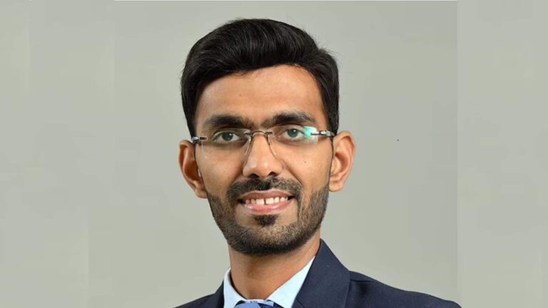 Market trend : बाजार में कंसोलीडेशन जारी रहने की उम्मीद, मिड और स्मॉलकैप इंडेक्स तोड़ सकते हैं अगस्त का निचला स्तर