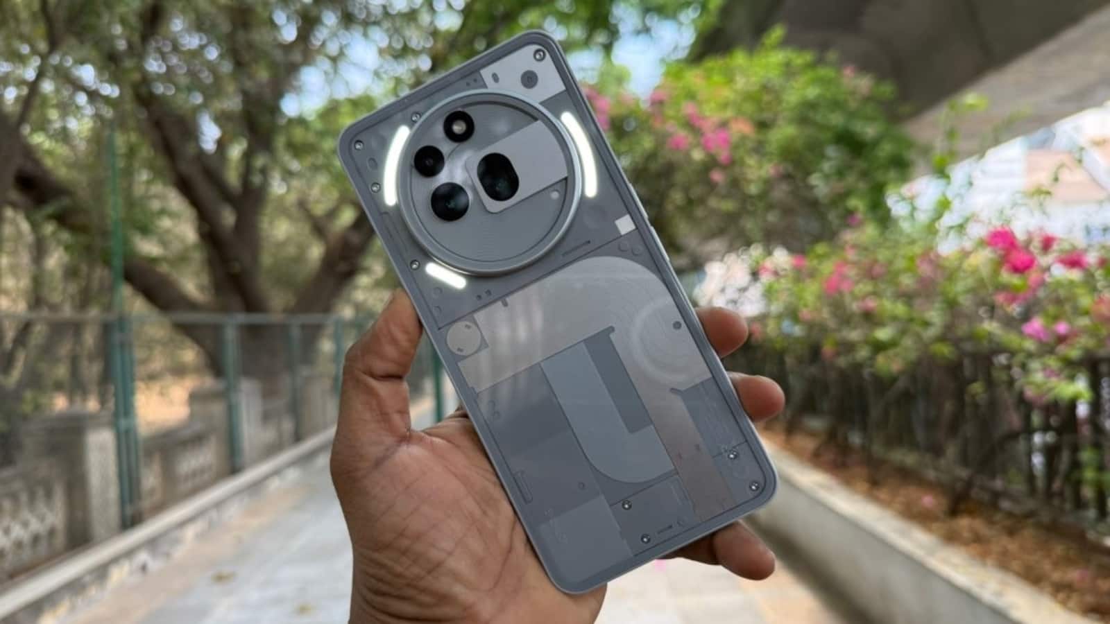 Amazon Great Freedom Festival Sale 2025: Nothing Phone 3a 5G पर मिल रहा जबरदस्त डिस्काउंट, जानें ऑफर और कीमत