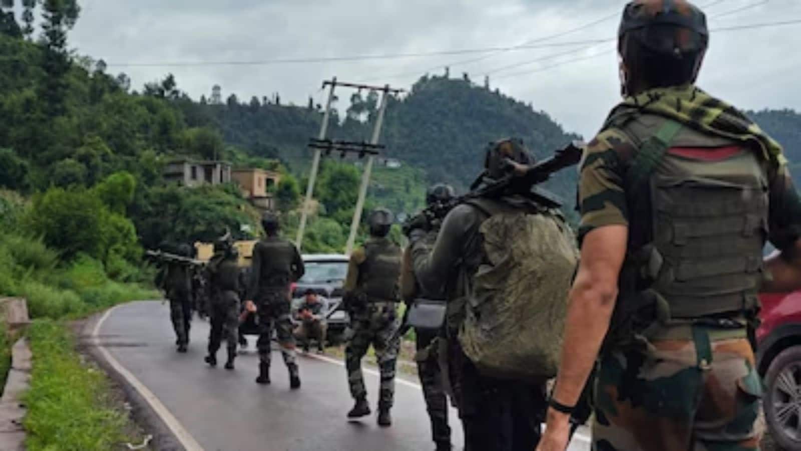 Kulgam Encounter: जम्मू-कश्मीर के कुलगाम में आतंकियों से मुठभेड़ में 2 जवान शहीद, 9वें दिन भी जारी है 'ऑपरेशन अखल'