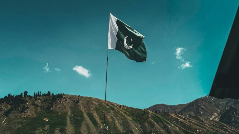 पाकिस्तान में 5 ट्रिलियन डॉलर का बड़ा मिनरल भंडार! अमेरिका और चीन के लिए खोलन को तैयार: रिपोर्ट