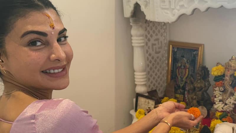Ganesh Chaturthi: एक्ट्रेस जैकलीन फर्नांडीज ने धूमधाम से मनाया गणेश उत्सव, पहली बार बप्पा को घर लाईं जैकलीन ने जाहिर की खुशी