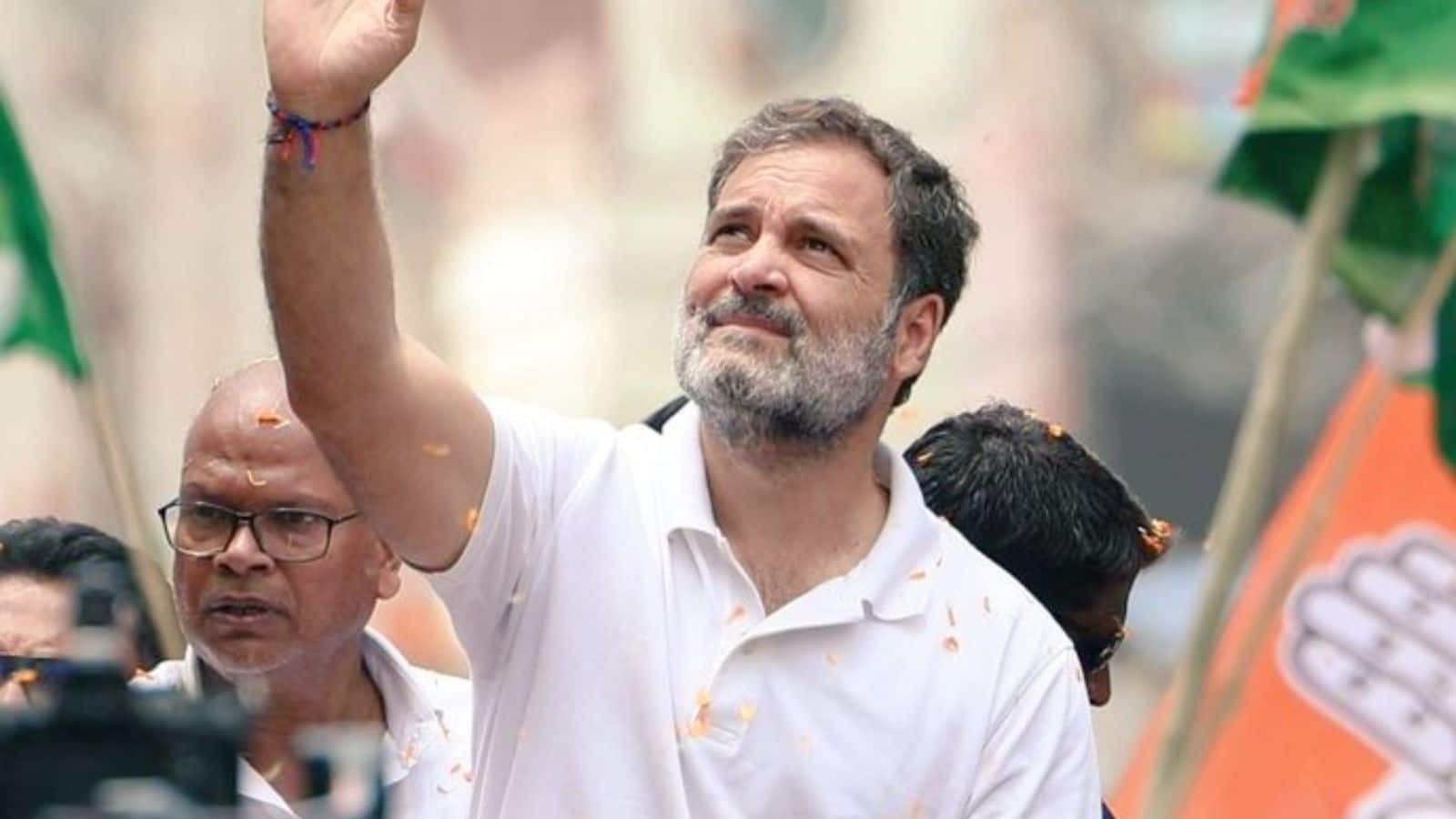 राहुल गांधी की वोटर अधिकार यात्रा के दौरान पोस्टर पर पोस्टर चिपकाने से बवाल, बीजेपी नेता धरना पर बैठे!