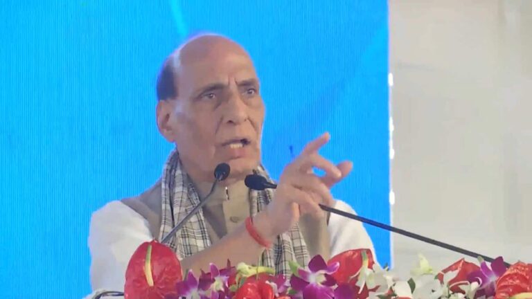 'खुद को 'बॉस' मानने वालों को भारत की ग्रोथ रास नहीं आ रही' राजनाथ सिंह ने बिना नाम लिए डोनाल्ड ट्रंप पर कसा तंज