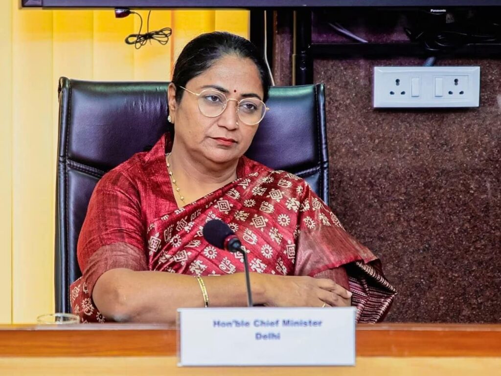 Rekha Gupta News: हमले के बाद सीएम रेखा गुप्ता पहली रैली में हंगामा, शख्स अचानक लगाने लगा नारा फिर पुलिस ने लिया ये एक्शन