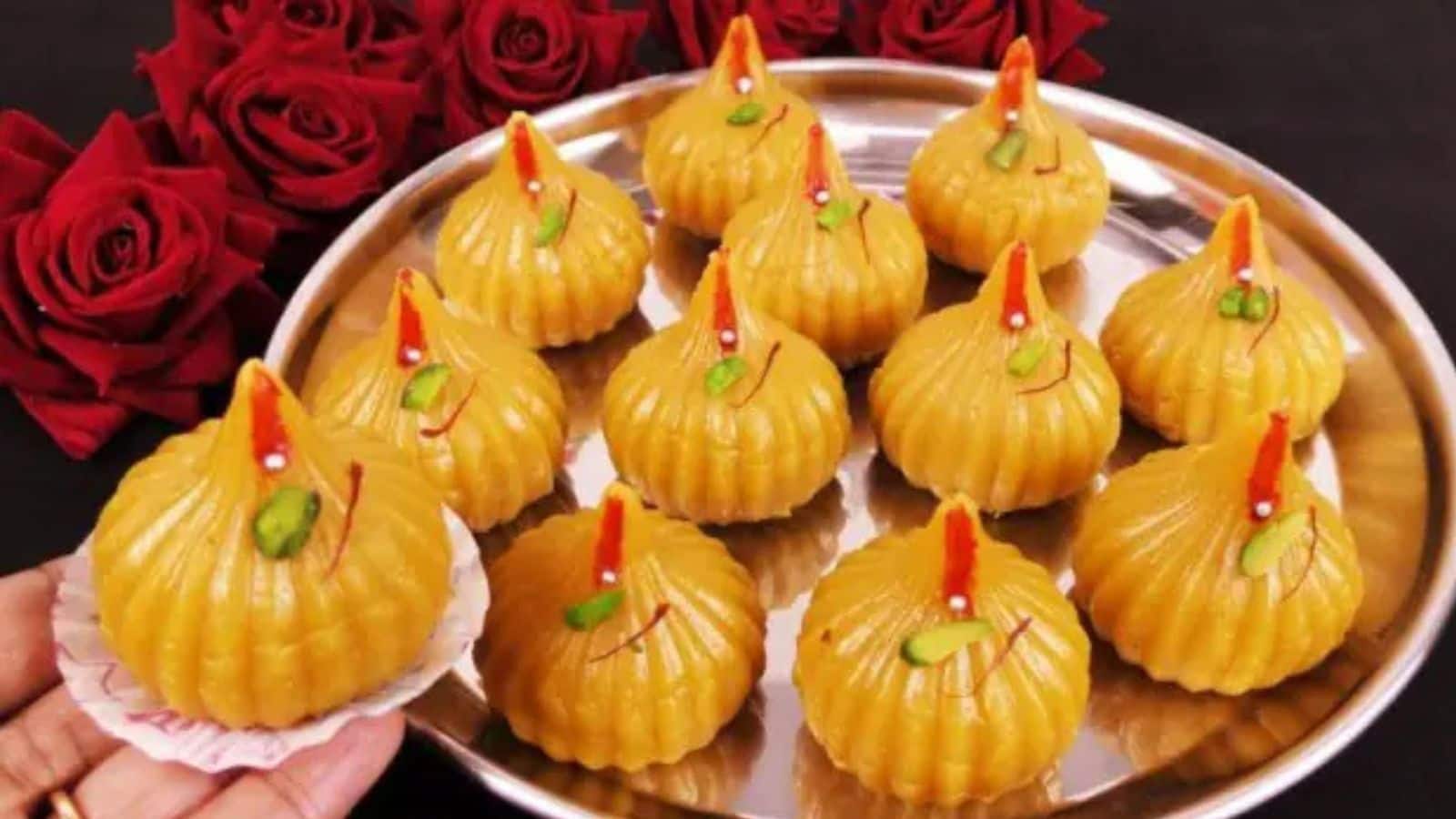 Ganesh Chaturthi 2025: चॉकलेट से लेकर ड्राई फ्रूट तक, इस गणेश चतुर्थी ट्राई करें बप्पा के लिए ये 8 लजीज मोदक