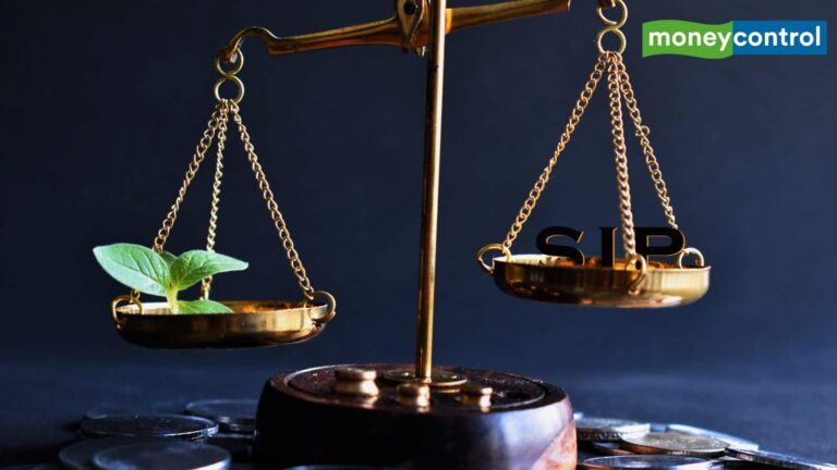 SIP क्यों है म्यूचुअल फंड में निवेश का सबसे आसान और स्मार्ट तरीका, 8 प्वाइंट में जानिए जवाब