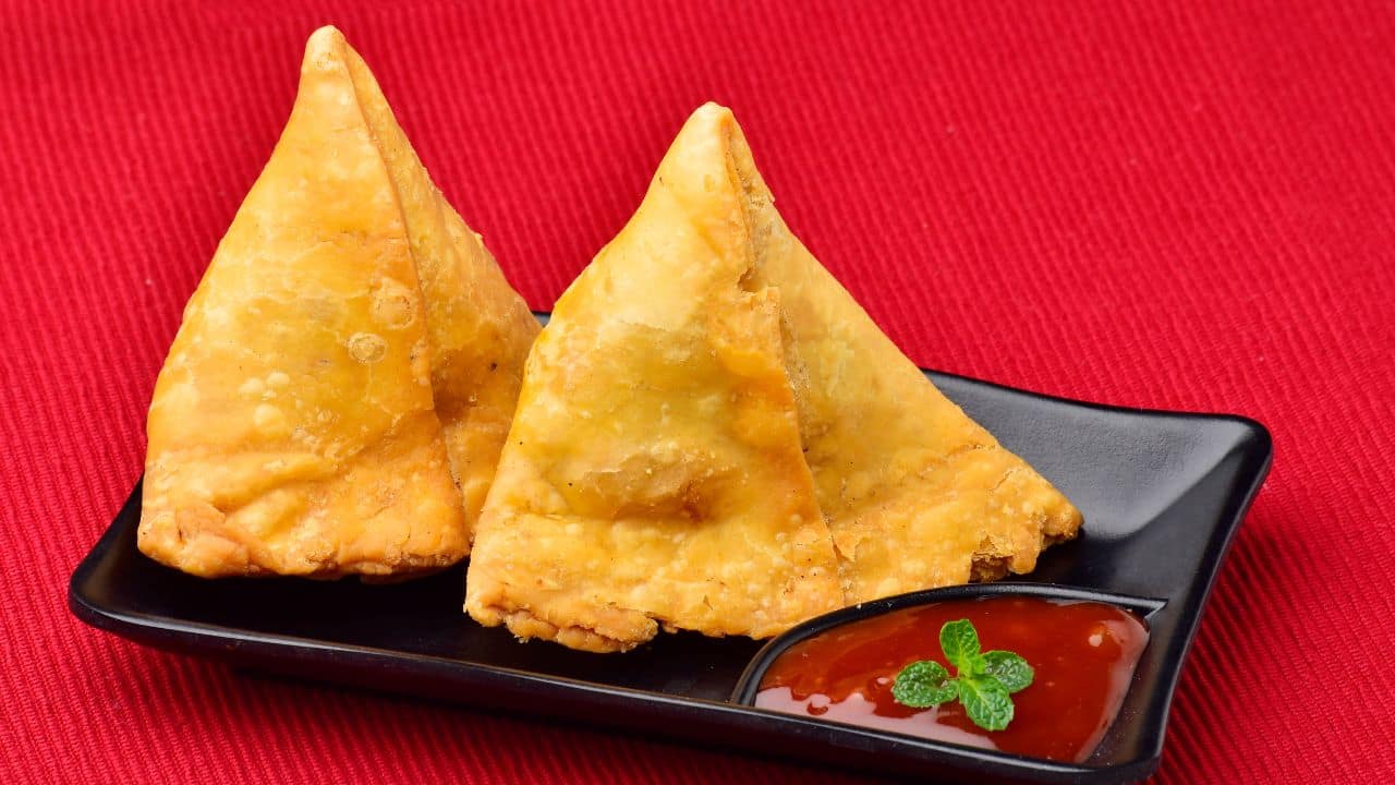 Samosa: कितनी देर में डाइजेस्ट होता है एक समोसा?  नहीं जानते होंगे ये हैरान कर देने वाली बात