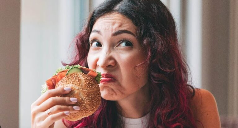 Food poisoning: मानसून में फूड पॉइजनिंग से कैसे बचें? जानिए आसान उपाय जो आपकी सेहत को बरसात में भी रखेंगे सुरक्षित