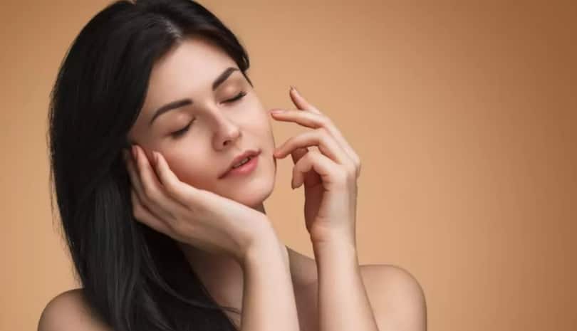 Glowing Skin: अगर आपको भी चाहिए चमकदार ग्लोइंग स्किन तो सिर्फ 1 हफ्ते लगाएं ये पैक, चमक उठेगा चेहरा