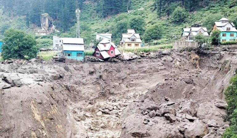 Kishtwar cloudburst: किश्तवार में भयंकर क्लाउडबर्स्ट, मौतों का आंकड़ा बढ़ा, बचाव और राहत कार्य जारी