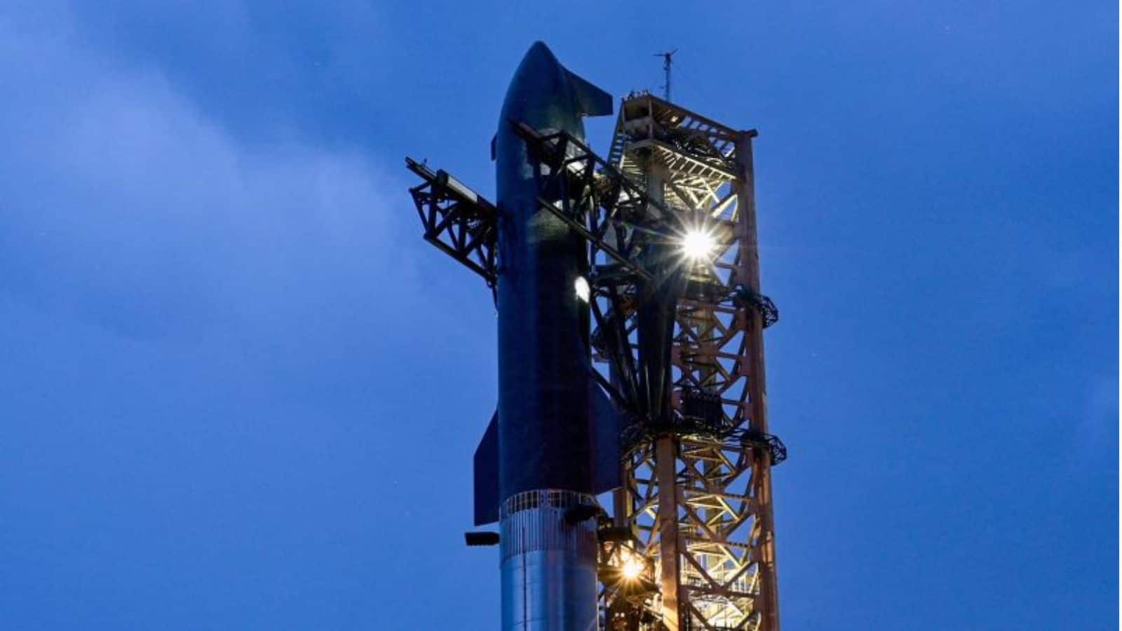 स्पेसएक्स ने आखिरी मिनट में रद्द की स्टारशिप मेगारॉकेट की लॉन्चिंग, जानिए क्या रही वजह?