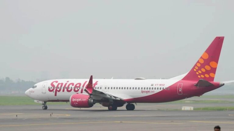 Spicejet फ्लाइट अचानक आने लगी नीचे, श्रीनगर में हुई इमरजेंसी लैंडिंग,  205 यात्री थे सवार
