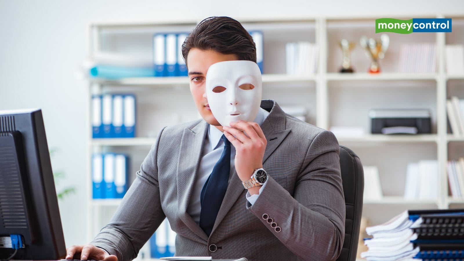 18 करोड़ की हेराफेरी! CA ने ही हड़प ली मालिक की कंपनी, अपने घर वालों को बनाया डायरेक्टर