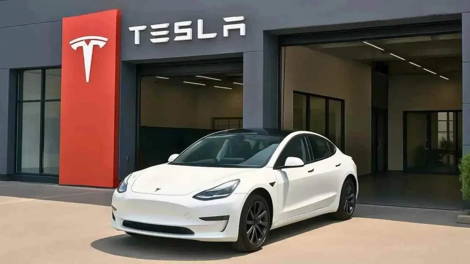 Tesla Delhi showroom: मुंबई के बाद अब दिल्ली में खुला Tesla का नया शोरूम, मिलेगी सुपरचार्जर की सुविधा