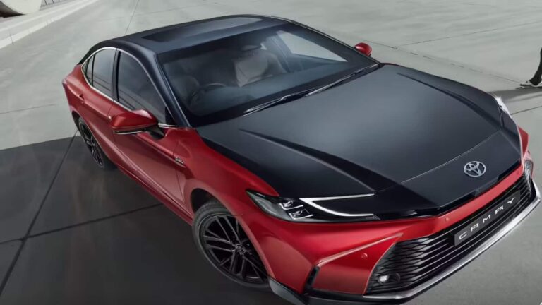 Toyota Camry Sprint Edition शानदार फीचर्स और स्पोर्टी लुक के साथ हुआ लॉन्च, 48.5 लाख रुपये है कीमत