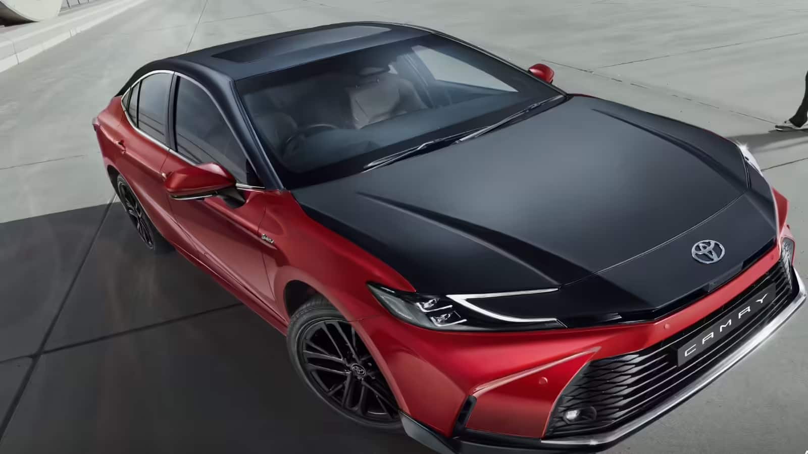 Toyota Camry Sprint Edition शानदार फीचर्स और स्पोर्टी लुक के साथ हुआ लॉन्च, 48.5 लाख रुपये है कीमत