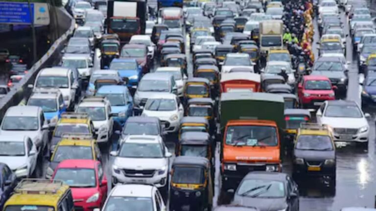 Mumbai Traffic advisory: मुंबई ट्रैफिक पुलिस ने जारी की ट्रैवल एडवाइजरी, मराठा आरक्षण रैली से रूट डायवर्जन लागू