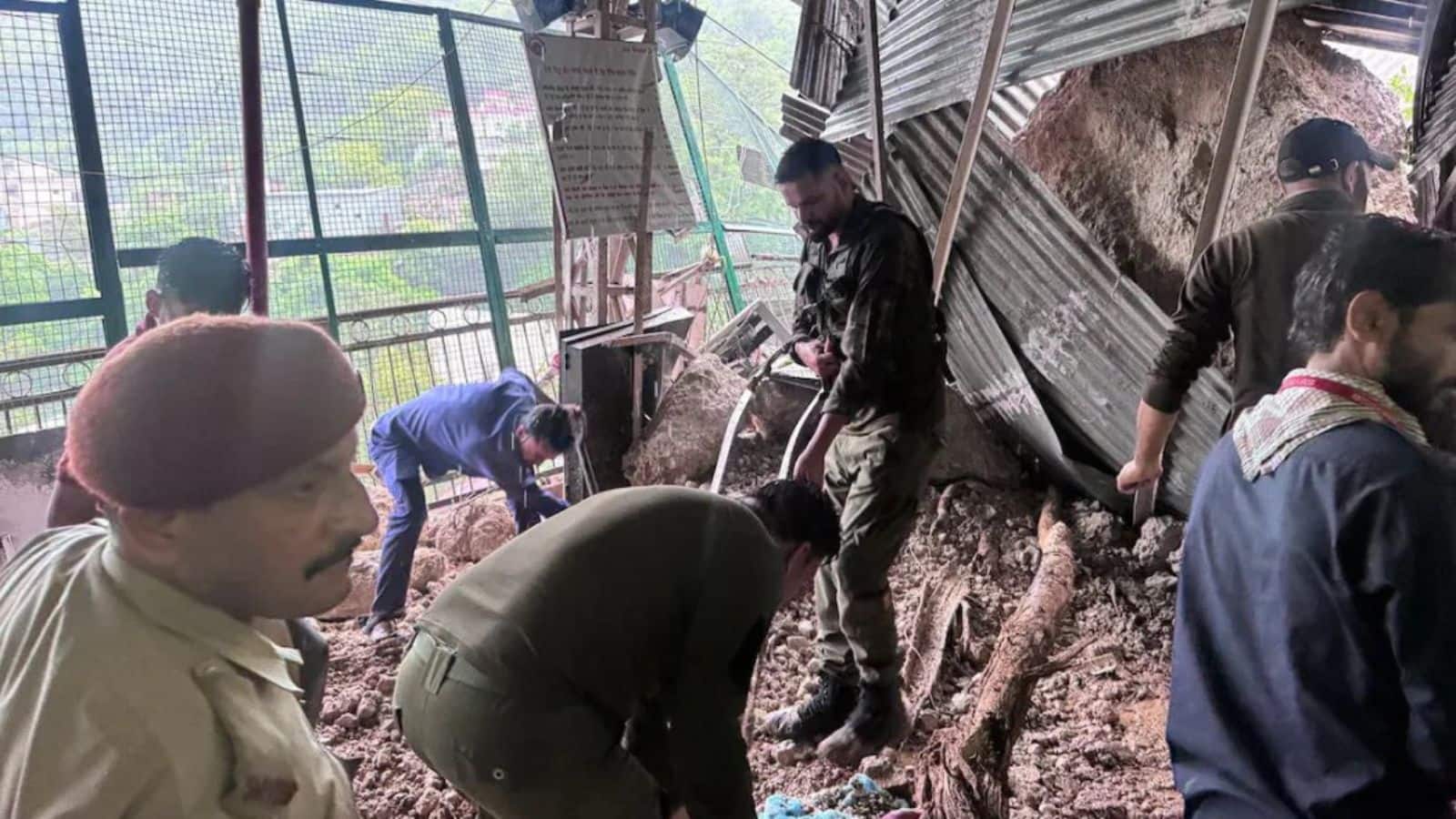 Vaishno Devi Landslide: माता वैष्णोदेवी मार्ग पर जबरदस्त भूस्खलन, 5 लोगों की मौत, 14 घायल