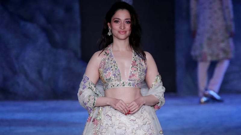 Tamannaah Bhatia Pimple Hack: तामन्ना भाटिया का अनोखा स्किनकेयर टिप, सुबह के थूक से पिंपल्स दूर करने का किया दावा! क्या आपने भी किया ट्राई?