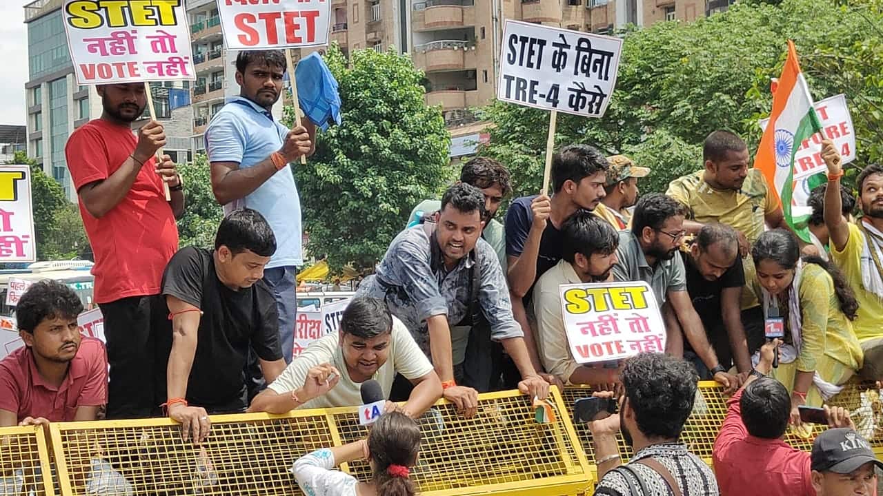 Patna Students Protest: पटना में STET की मांग को लेकर छात्रों का प्रदर्शन, TRE-4 को बताया छलावा!