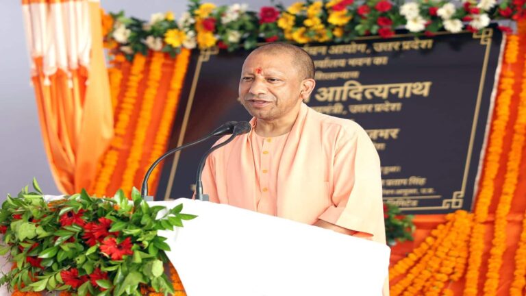 Sambhal Report Row: 'अब डेमोग्राफी बदलने वालों को खुद पलायन करना पड़ेगा'; सीएम योगी का सपा पर हमला