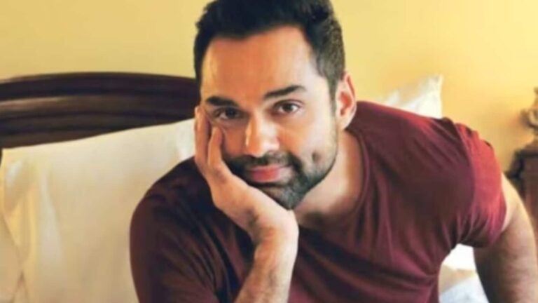 Abhay Deol: फिल्में नहीं दिखा पाईं कमाल, फिर भी सुपरस्टार भाई और चाचा से अमीर हैं अभय देओल