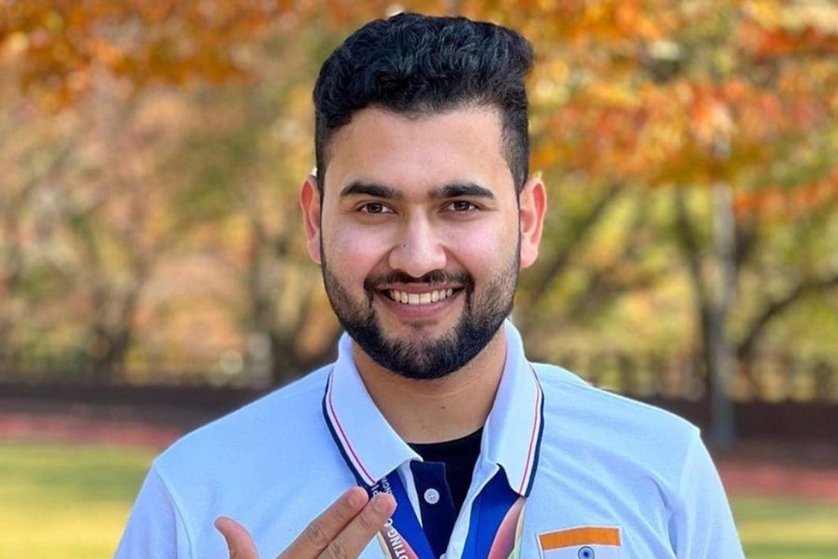 एशियाई चैंपियनशिप: अनीष भानवाला ने 25 मी रेपिड फायर पिस्टल का रजत पदक जीता
