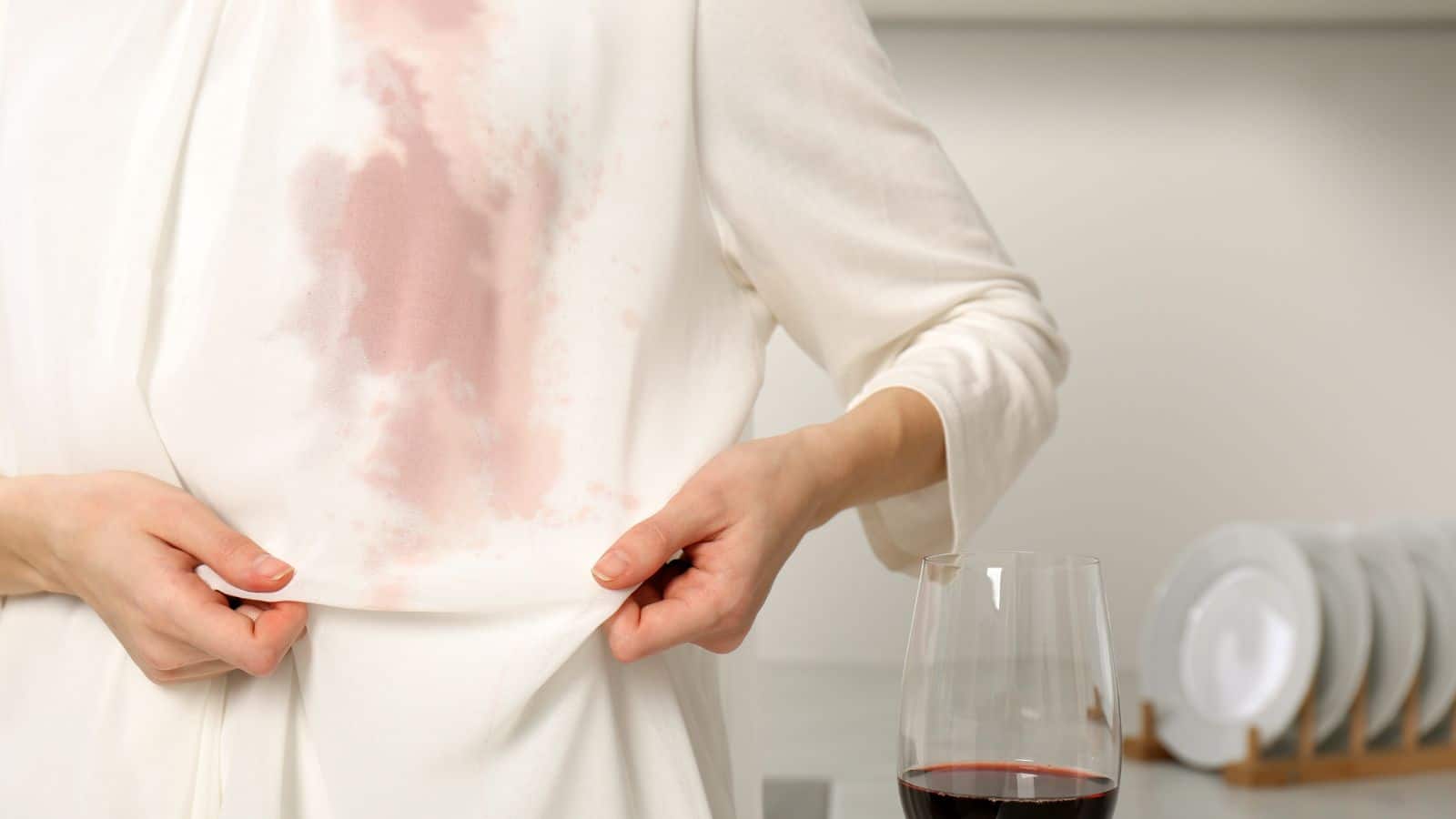 Tips and Tricks: सिर्फ दो घरेलू चीजों से हटाएं जंग के दाग, मिनटों में दिखेगा असर