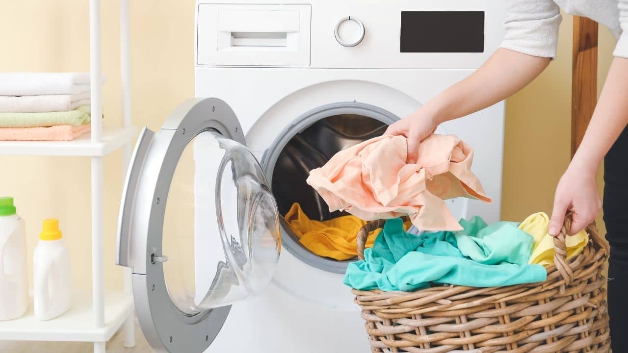 Washing Machine Tricks: कपड़ों के उलझने से परेशान? वॉशिंग मशीन के लिए ये टिप्स अपनाएं