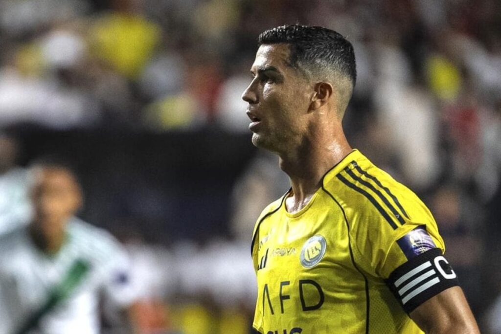 रोनाल्डो ने रचा इतिहास, 5 देशों में 100 से अधिक गोल करने खिलाड़ी बने