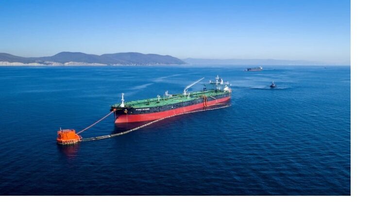 भारत की तेल कंपनियों ने बंद नहीं किया है रूस से तेल खरीदना, सरकारी सूत्रों का दावा